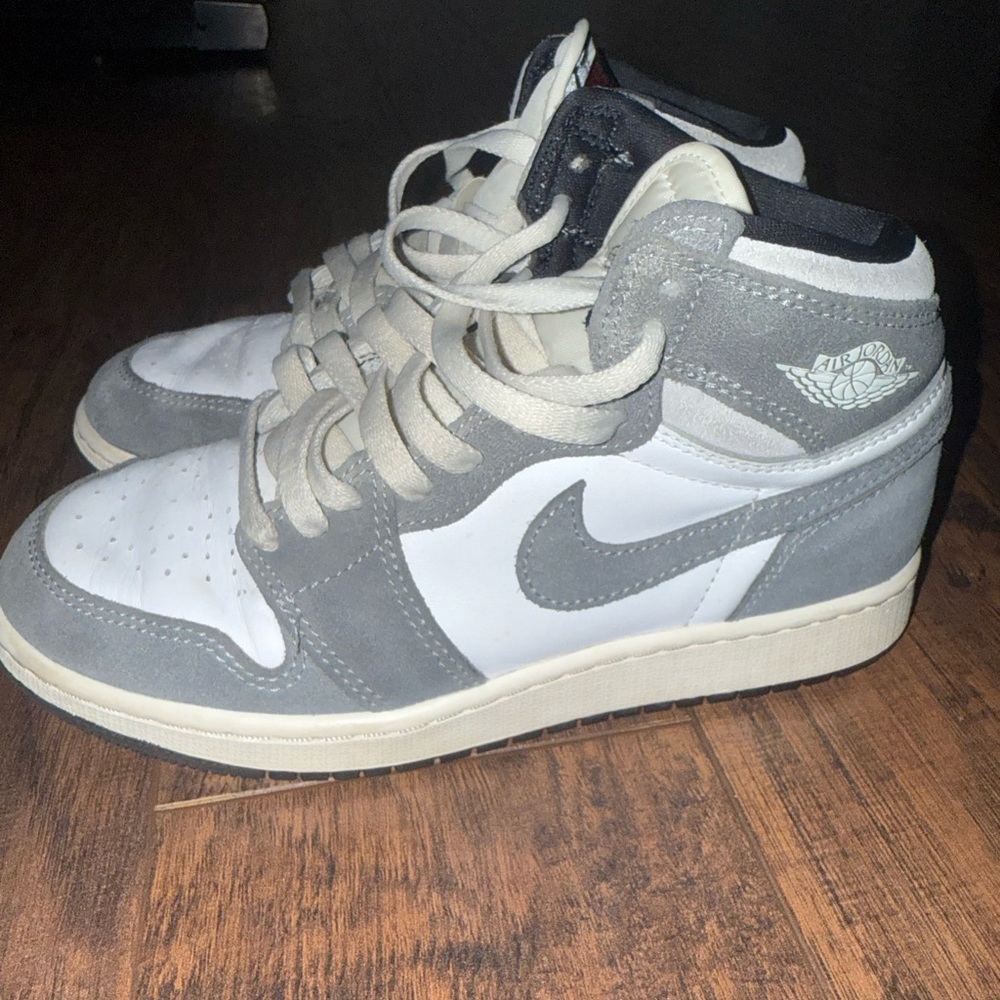 Kids Nike Gray and White Sneakers